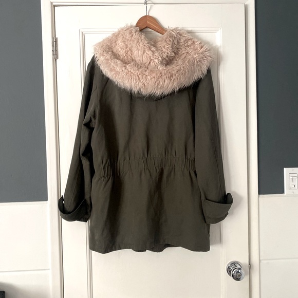 Smythe Anorak with Faux Fur Collar in M - Picture 4 of 5